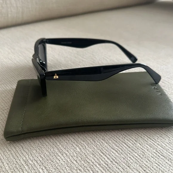 aire x revolve dualism sunglasses - Picture 4 of 4